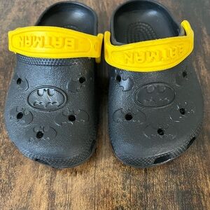 CROCS Batman Shoes Slides Sandals Boys Size 4/5 Black & Yellow Like New